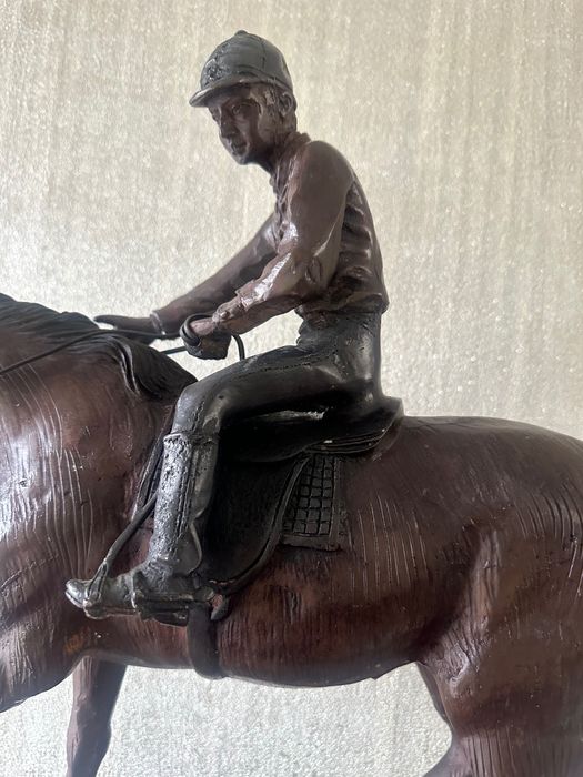 Масивна Бронзова Скулптура "Кон с Жокей" – 53 см / 10 кг