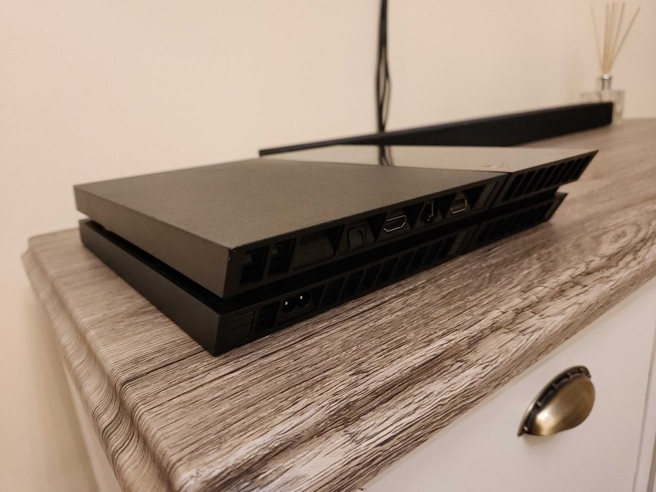 PlayStation 4 (PS4) 500GB - Complet functional, soft 11.02 (modabil)