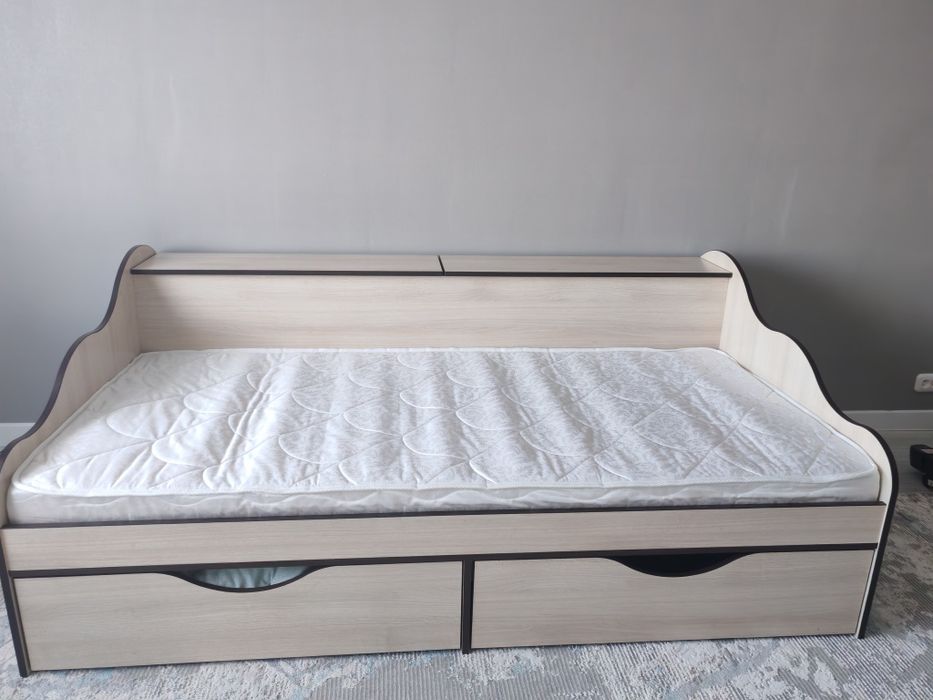 Продам кровать с матрасом в хорошем состоянии