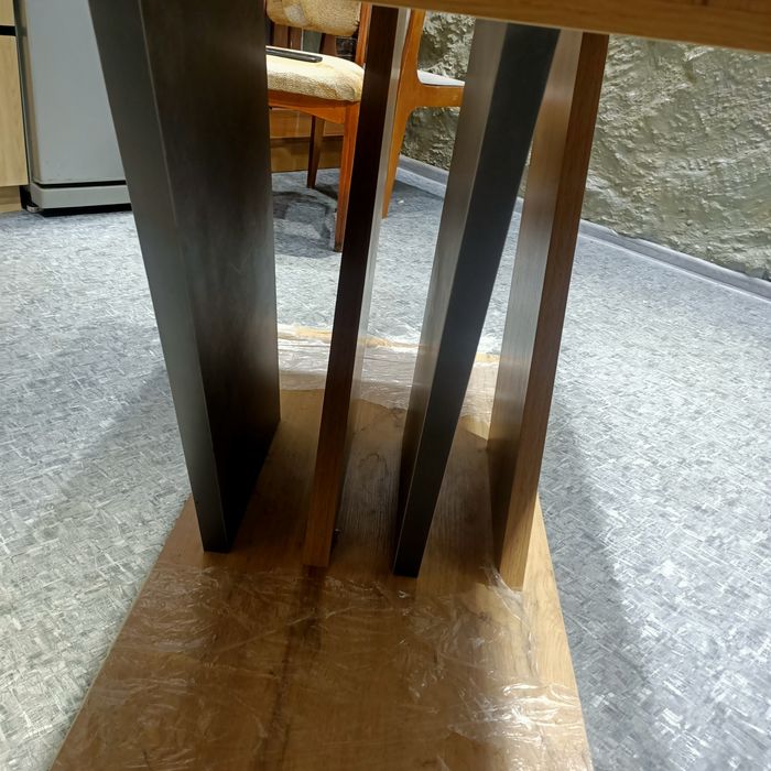 Продается стол новый