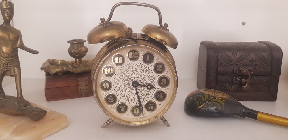 Стар настолен часовник PRIM от Чехословакия