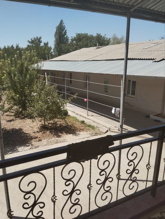 Uy sotiladi. Дом продается.