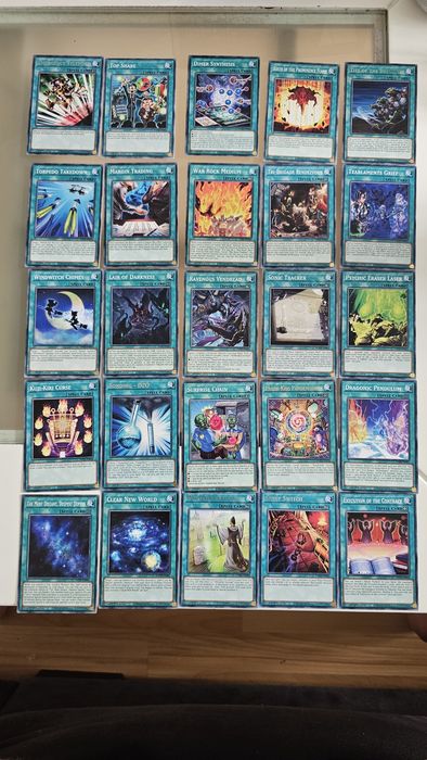 Продавам оригинални Yugioh карти