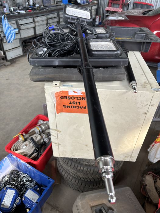 Подвижна станция с телескопични  лампи и акумулатори