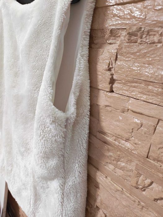 Vesta de blanita sintetica cu model floral