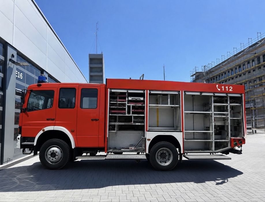 Autospeciala Pompieri Mercedes Benz Atego 4x4, an 2004, cu 2000 L apă + 100 L spumă