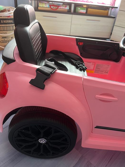 Лицeнзиpaнa  Aĸyмyлaтopнa ĸoлa 12V VW Вееtlе Dunе розова