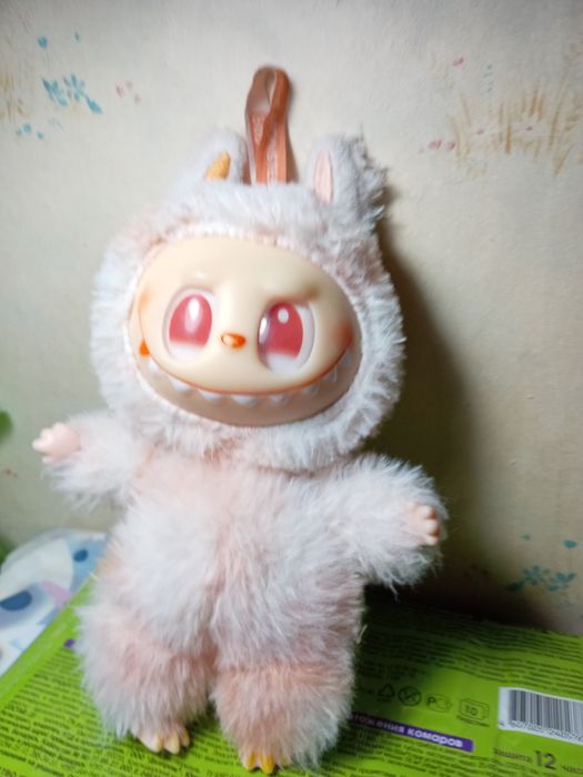 Лабубу брелок на рюкзак школьникам