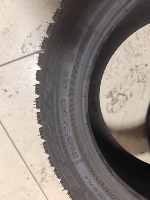 Продам шины новые 2 балона