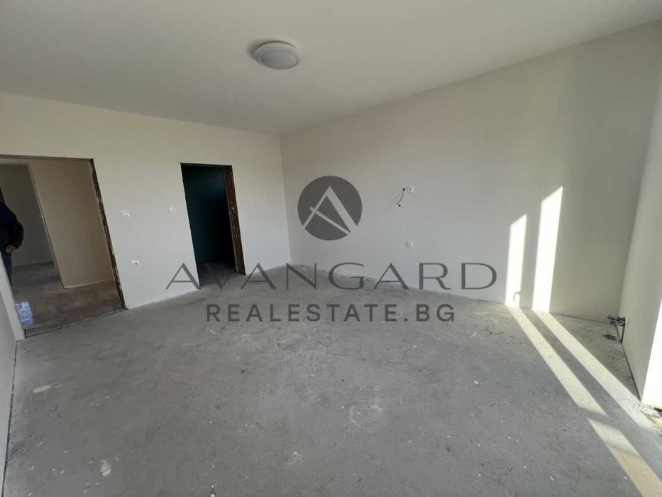 оф.24684 Самостоятелна двуетажна къща с акт 16 в Крумово