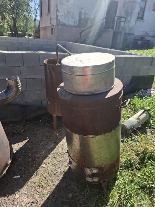 Vând două cazane de țuică unul de cupru ,și unul de inox