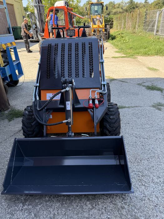 Mini incarcator frontal