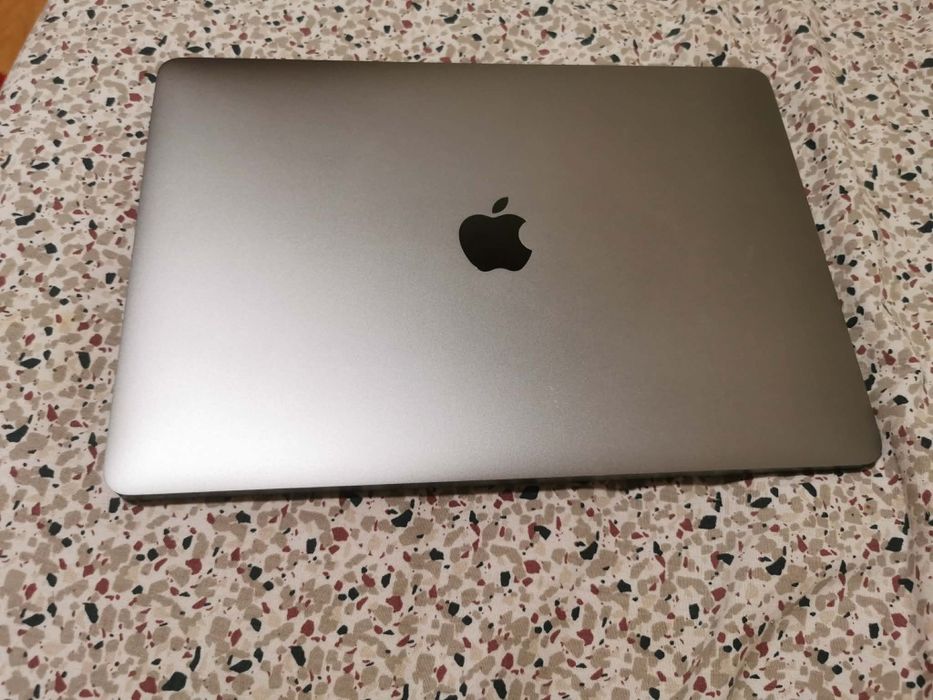 Vând laptop MacBook pro m2