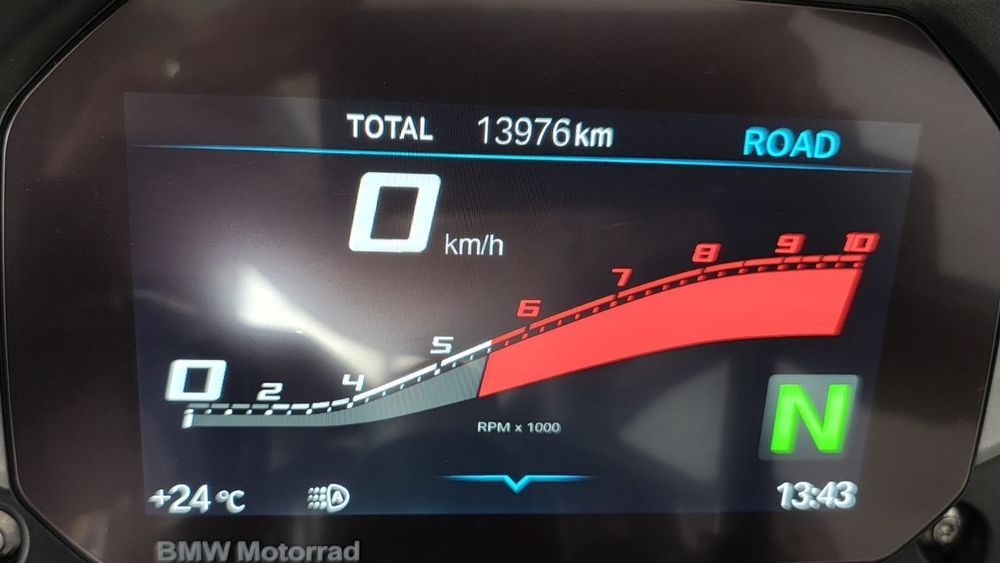 BMW R1250RS, opțiunea Billet Shadow, 13976 km, în garanție
