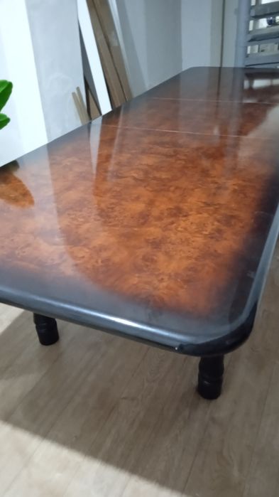 Продам стол для гостиной