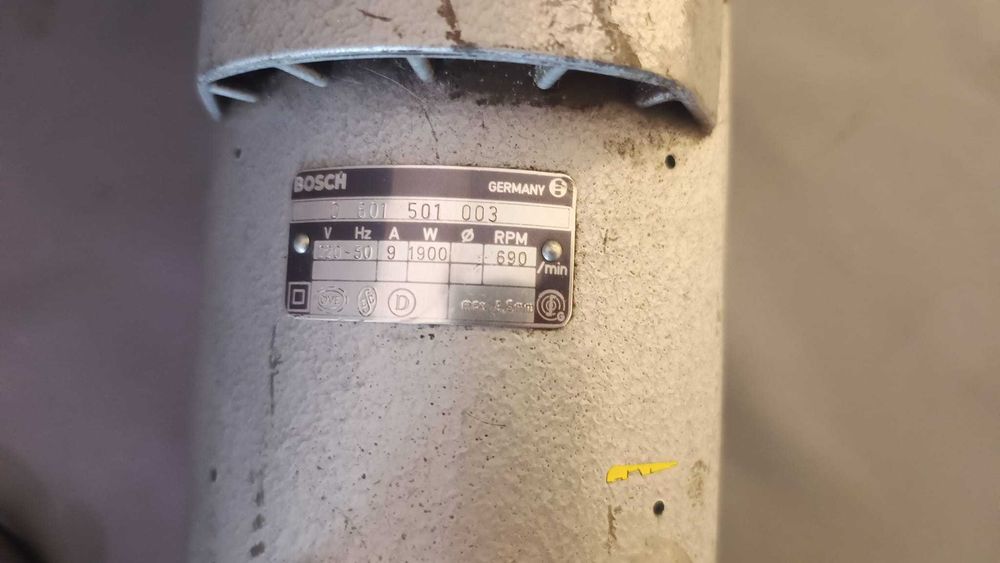 Foarfecă electrică profesională Bosch pentru tablă – 1900 W, max. 4,5 mm
