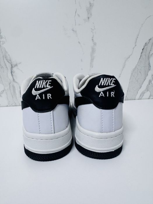 Nike albi cu talpa neagra