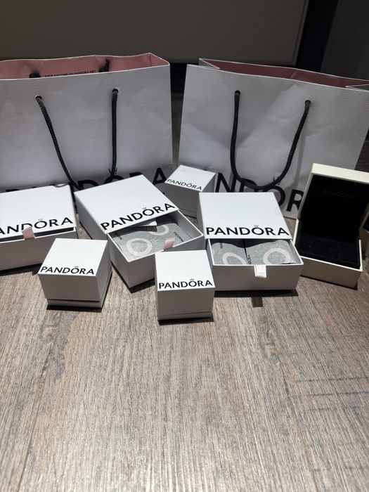 Коробки и пакеты PANDORA