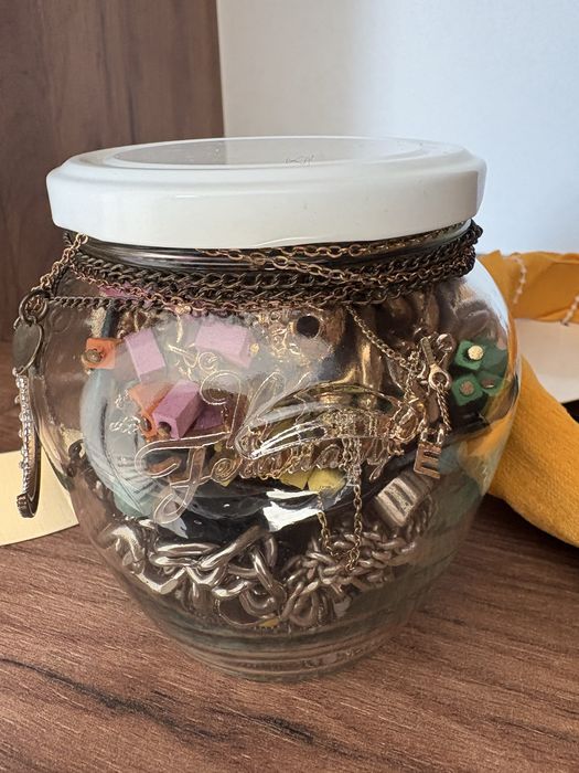 Буркан с бижута - stradivarius hm zara pull and bear