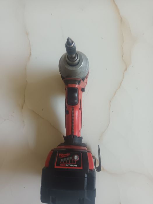 Bormasina milwaukee 250 lei