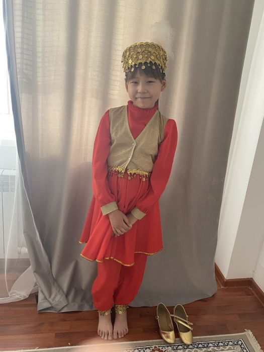 Продам национальная узбекская одежда 7-8 лет и танцевальный туфли 32р