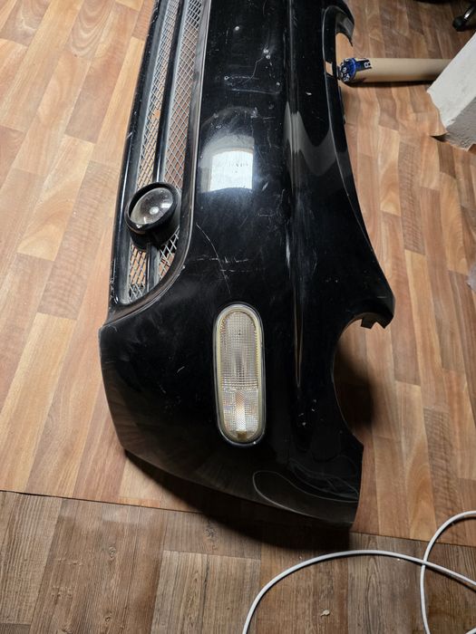 Предна броня VW New Beetle + решетки + 2 халогена (черна)