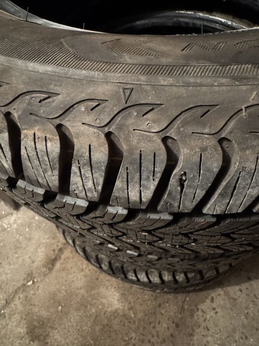 Vand anvelope 215/55 R16  vară + iarnă SH