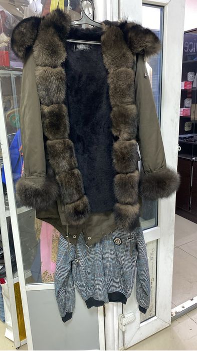 Продам  две парки красивые