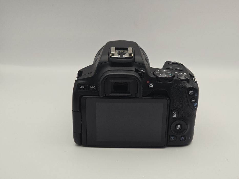 Canon EOS 250D + Obiectiv EF-S 18-55mm IS STM – Stare Impecabila