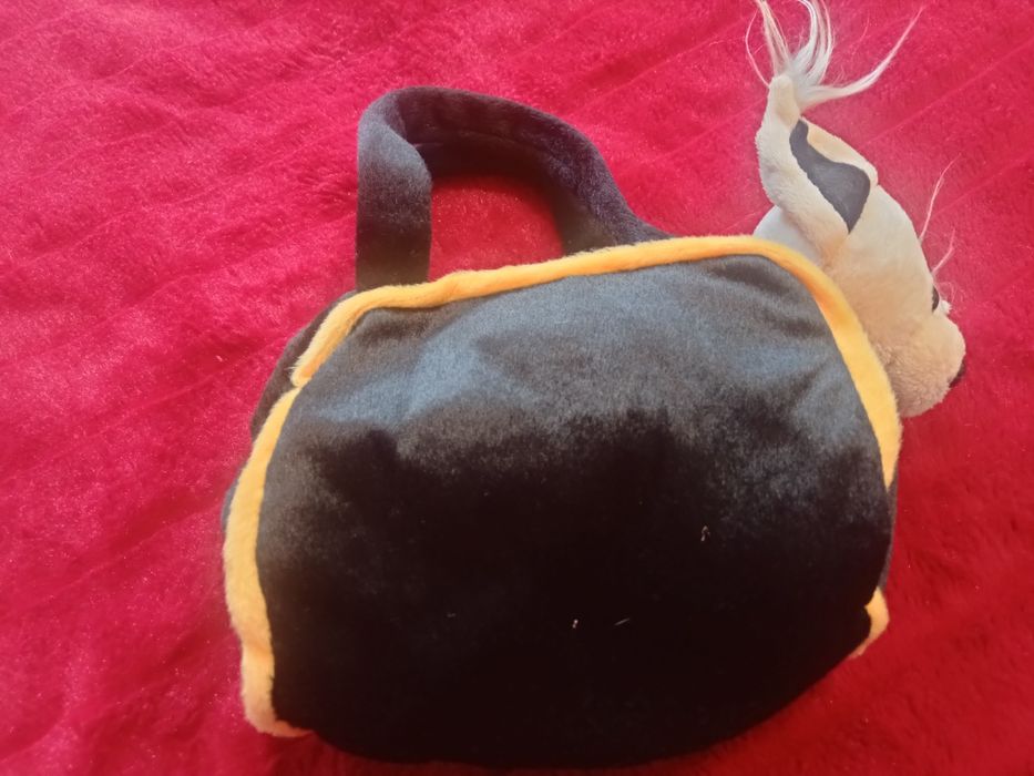 Адидас-чанта с кученце