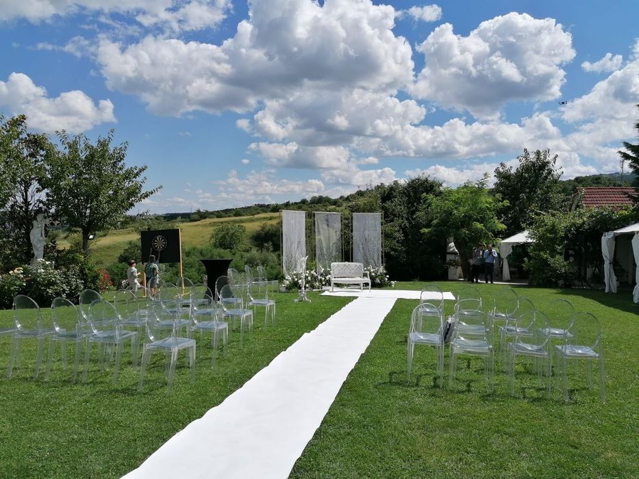 Mocheta alba pentru evenimente