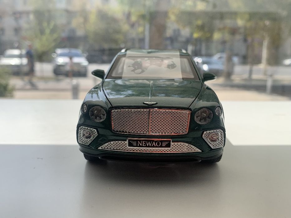Modelka Bentley Bentyaga 1:24