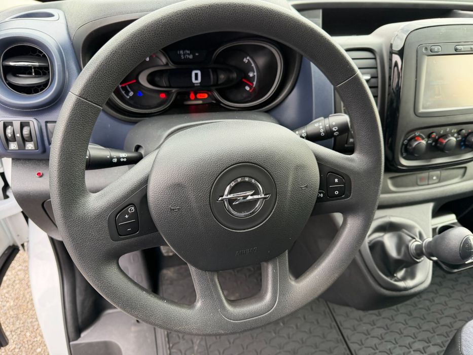 Inchiriez Opel Vivaro 9 locuri - Bistrita / Cluj / Targu Mures