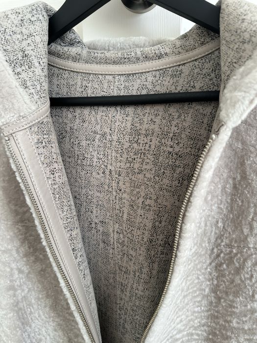 Haină de blană naturală  cu glugă – nouă, cu etichetă