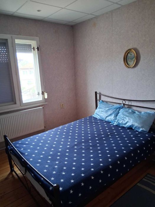 Продава етажи от къща в гр. Баня