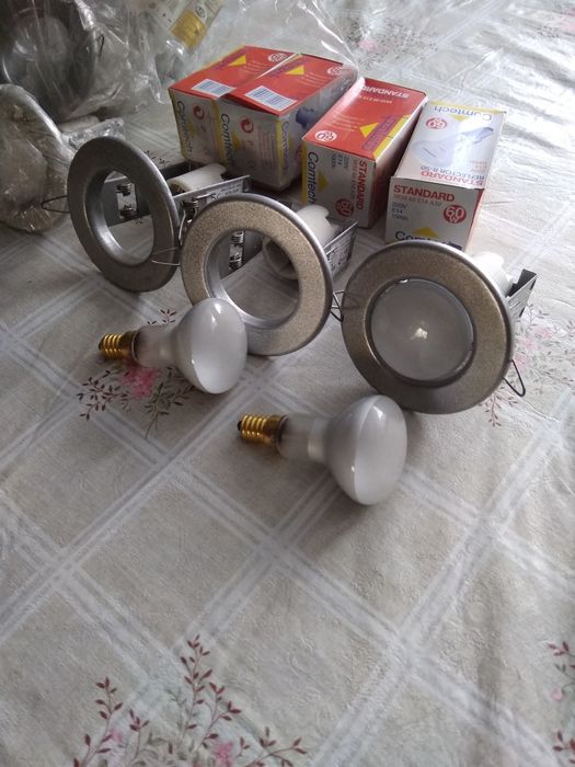 Продам точечный светильник