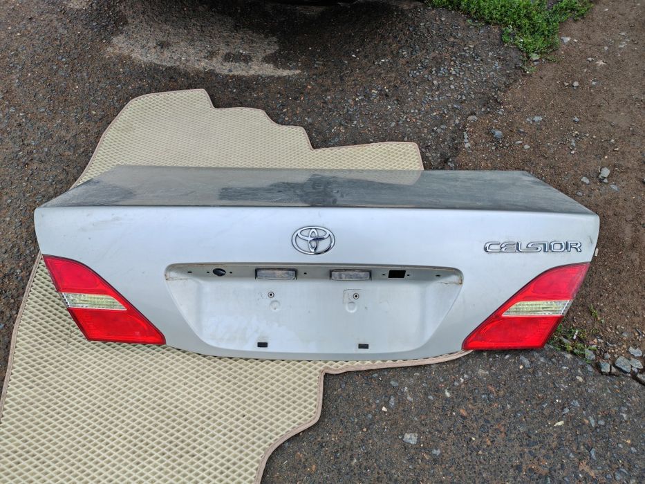 Продаю крышку багажника лс430