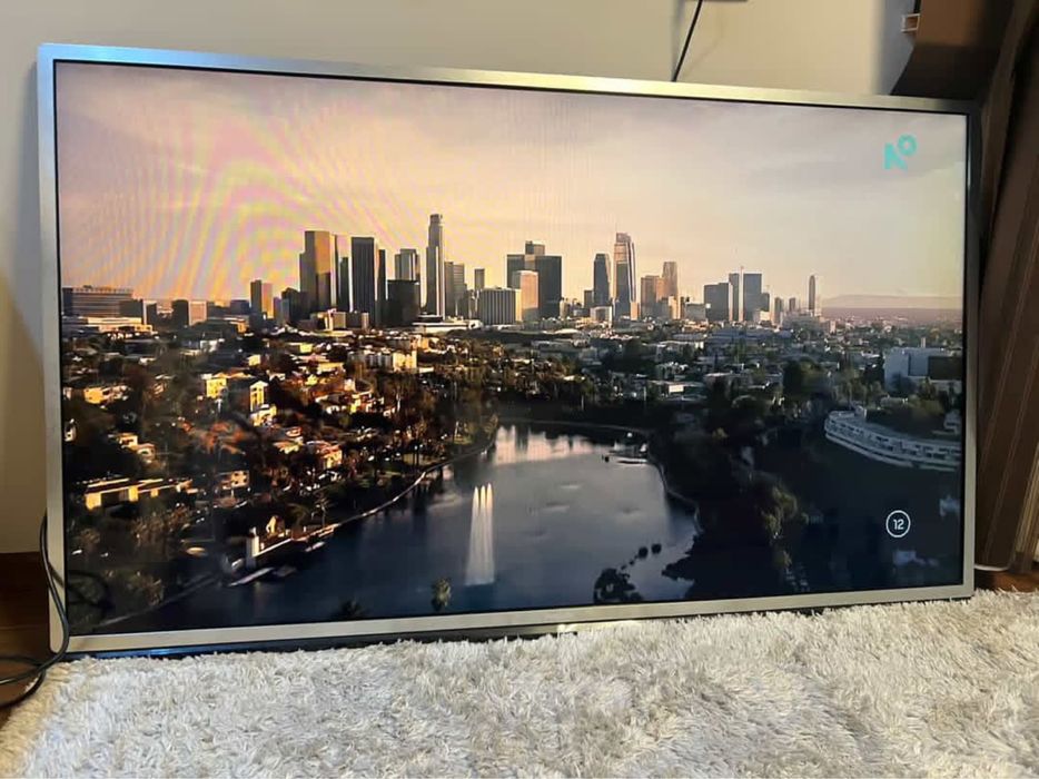 Philips 55” LED Smart TV със стойка за стена