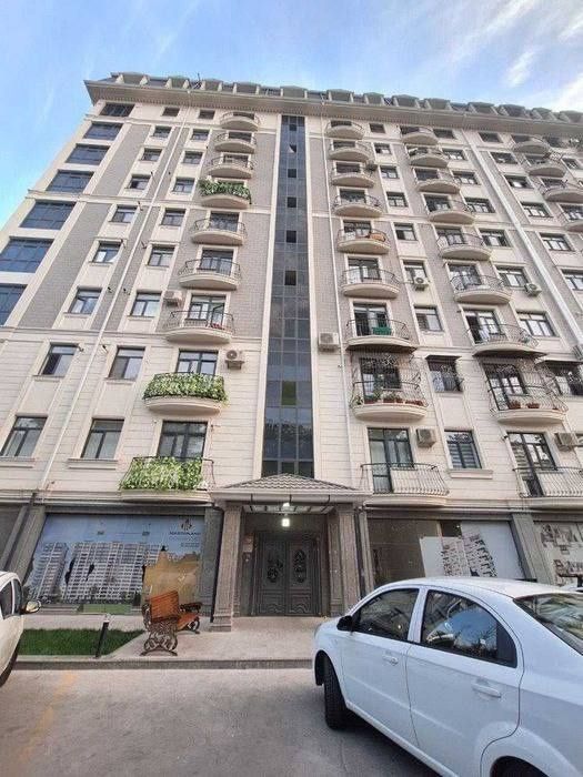 Юнусабад 4 квартал. Продается квартира  1/2/11