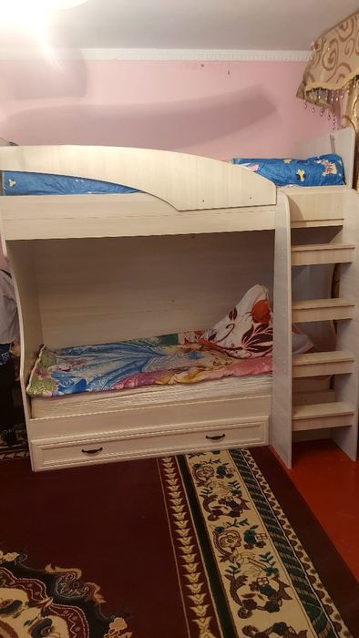 Двухэтажный кровать