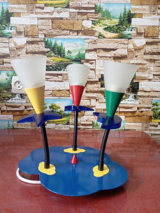 Красивые люстры , цена разная.