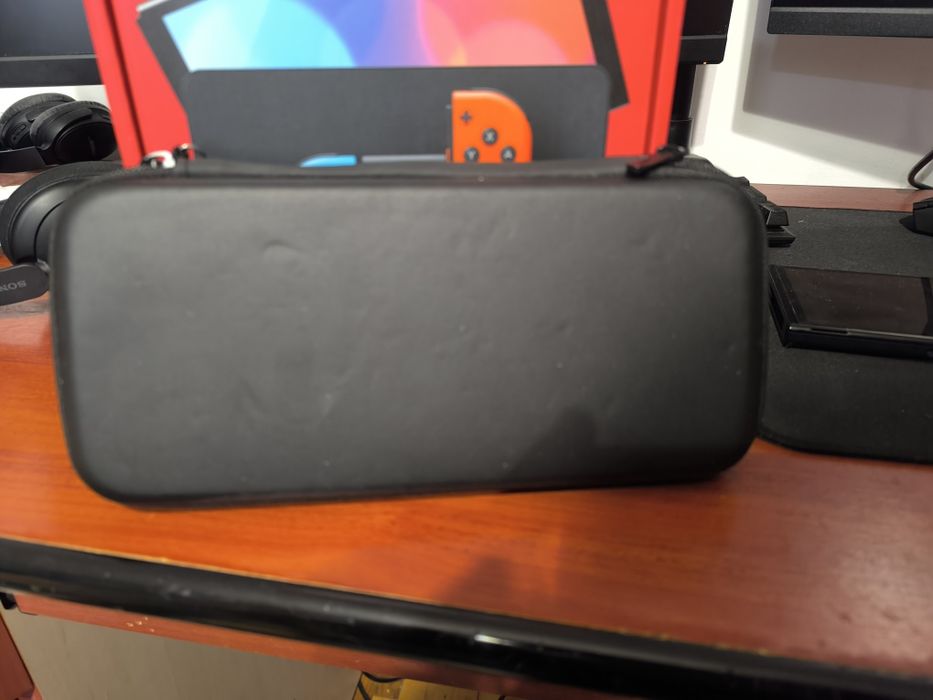 Nintento Switch OLED luat de nou