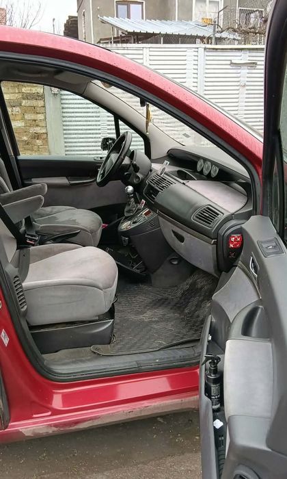 Колата е без забележки всичко е наред при условие че може и бартер