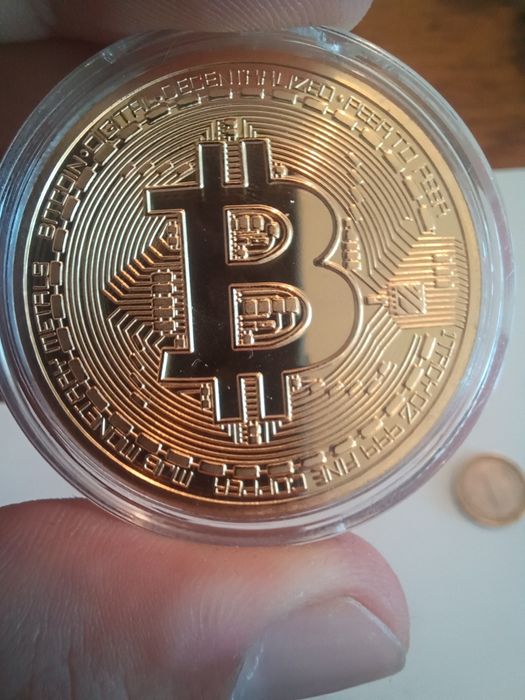 Позлатен Биткойн