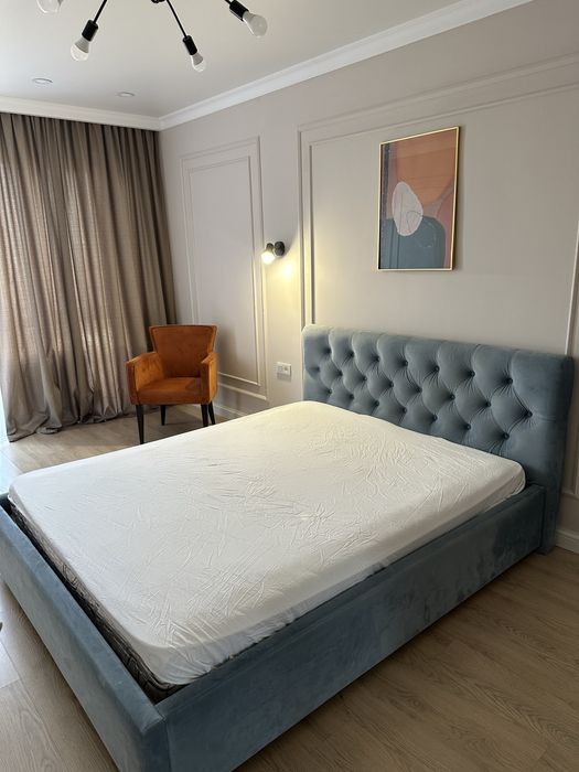 Продам кровать с матрасом