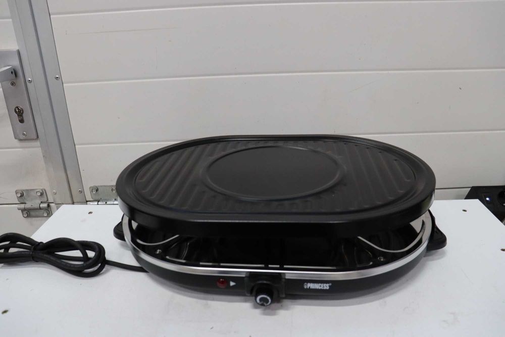 Раклет грил Princess - Овална форма, 8 тигана, Многофункционална плоча