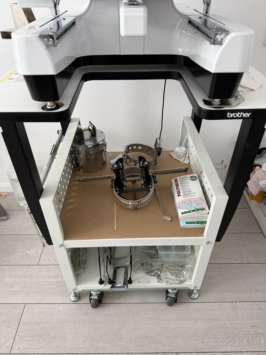 Masina de brodat Brother 1050x, ca noua, toate accesoriile