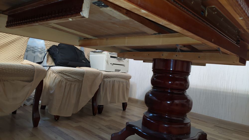 Стол со стульями  из натурального дерева