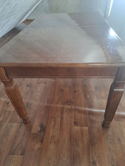 Продаю  комплект стол и стулья