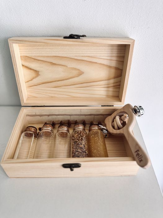 Cutie din lemn personalizata+ jucarie personalizata cadou pentru baita